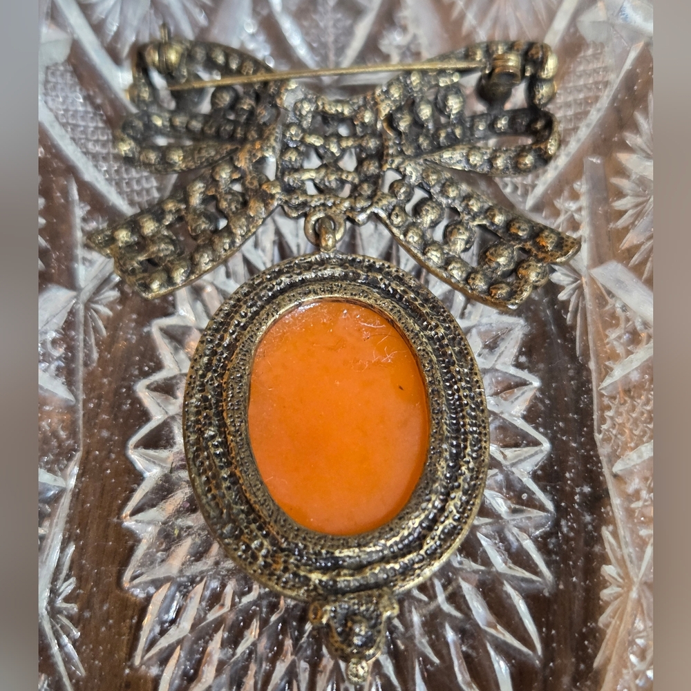 Cameo Brooch with Rhinestone Bow - Picture 6 of 8